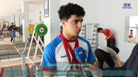 11-ci sinif şagirdi. Ağır atletika üzrə Avropa çempionu. Avropa rekordçusu oldu