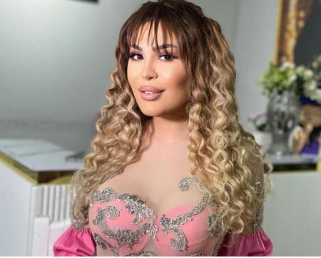 Azərbaycanlı müğənni "Seabreez"də yarım milyonluq EV ALDI Azərbaycanlı müğənni "Seabreez"də yarım milyonluq EV ALDI