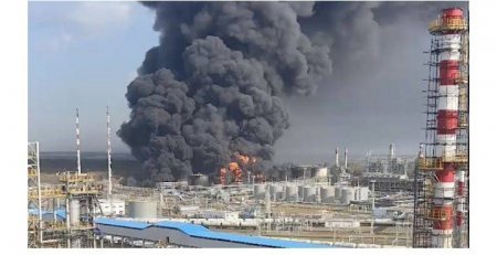 Rusiyada neft bazalarına və strateji kimya zavoduna dronlarla zərbə endirilib Rusiyada neft bazalarına və strateji kimya zavoduna dronlarla zərbə endirilib