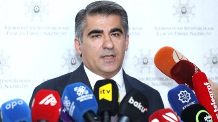 Emin Əmrullayev müşavirini yeni vəzifəyə təyin etdi. Emin Əmrullayev müşavirini yeni vəzifəyə təyin etdi.