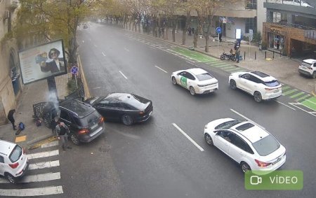 Bakıda qəza zamanı məhəccər azyaşlının üzərinə aşıb – uşaq xilas edilib Bakıda qəza zamanı məhəccər azyaşlının üzərinə aşıb – uşaq xilas edilib