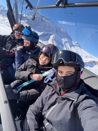 Prezident və ailə üzvləri Şahdağda xizək sürüblər