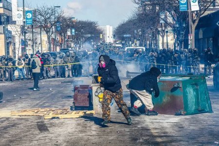 Minneapolisdə etirazlar: Nümayişçilər federal miqrasiya agentlərinin çıxarılmasını tələb edib