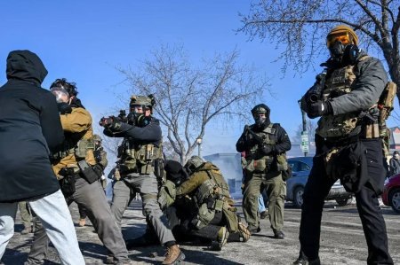 Minneapolisdə etirazlar: Nümayişçilər federal miqrasiya agentlərinin çıxarılmasını tələb edib