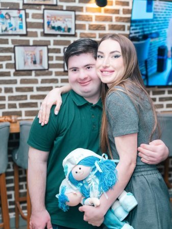 Alyona Əliyeva Bakıda inklüziv “Kaşalata” kafesini ziyarət edib