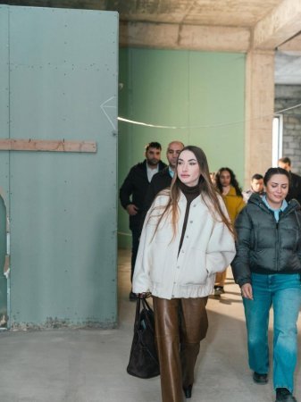 Prezidentin gəlini Alena Əliyeva Atletlər kəndində olub Prezidentin gəlini Alena Əliyeva Atletlər kəndində olub