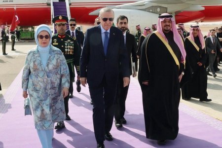 Rəcəb Tayyib Ərdoğan Səudiyyə Ərəbistanında Rəsmi Səfərdədir Rəcəb Tayyib Ərdoğan Səudiyyə Ərəbistanında Rəsmi Səfərdədir