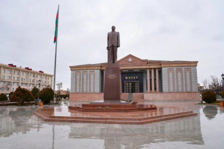 Naxçıvanın yeni baş naziri kollektivə təqdim edildi