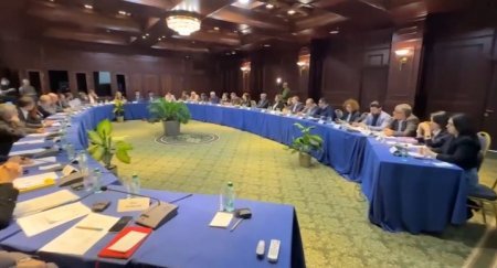 Ermənistanda “Sülh Körpüsü” dəyirmi masası başlayıb Ermənistanda “Sülh Körpüsü” dəyirmi masası başlayıb