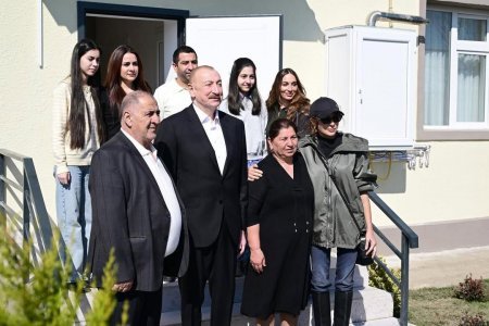 Prezident İlham Əliyev və Birinci Xanım Xocavənd kəndində aparılan işlərlə tanış olublar