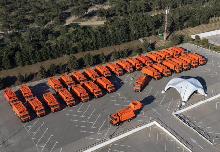 Prezident İlham Əliyev Bakıda məişət tullantıları daşıyan texnikalarla tanış olub Prezident İlham Əliyev Bakıda məişət tullantıları daşıyan texnikalarla tanış olub