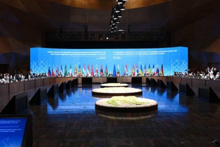 Leyla Əliyeva “Yaşıl enerji layihələri” sessiyasında çıxış etdi Leyla Əliyeva “Yaşıl enerji layihələri” sessiyasında çıxış etdi