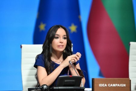 Leyla Əliyeva “Yaşıl enerji layihələri” sessiyasında çıxış etdi Leyla Əliyeva “Yaşıl enerji layihələri” sessiyasında çıxış etdi