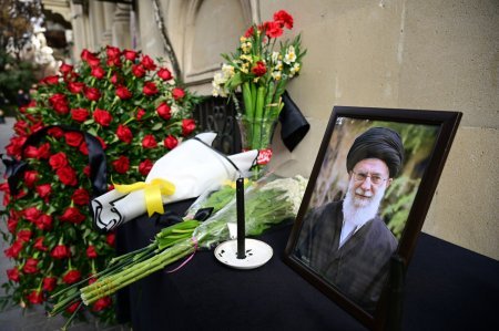 Prezident İlham Əliyev İran səfirliyində başsağlığı verib Prezident İlham Əliyev İran səfirliyində başsağlığı verib