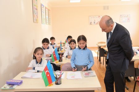 Emin Əmrullayev Xankəndi və Xocalıda təhsil müəssisələrinə baş çəkib