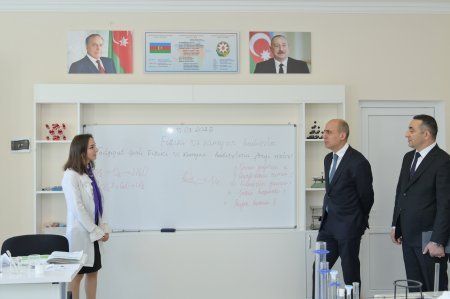Emin Əmrullayev Xankəndi və Xocalıda təhsil müəssisələrinə baş çəkib