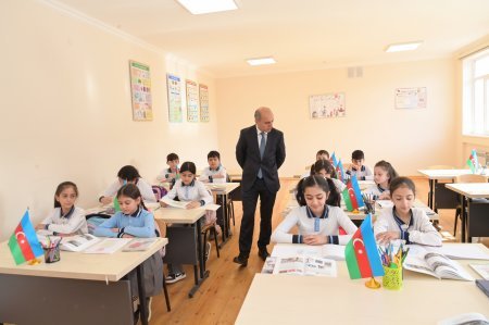 Emin Əmrullayev Xankəndi və Xocalıda təhsil müəssisələrinə baş çəkib