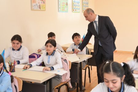 Emin Əmrullayev Xankəndi və Xocalıda təhsil müəssisələrinə baş çəkib