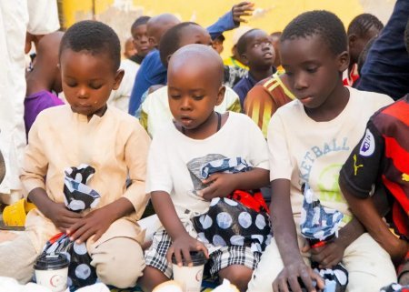 Azərbaycan səfirliyi Seneqalda uşaqlar üçün iftar mərasimi təşkil edib