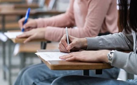 Azərbaycanda bu gün tam (11 illik) orta təhsil səviyyəsi üzrə buraxılış imtahanı keçirilib. Azərbaycanda bu gün tam (11 illik) orta təhsil səviyyəsi üzrə buraxılış imtahanı keçirilib.