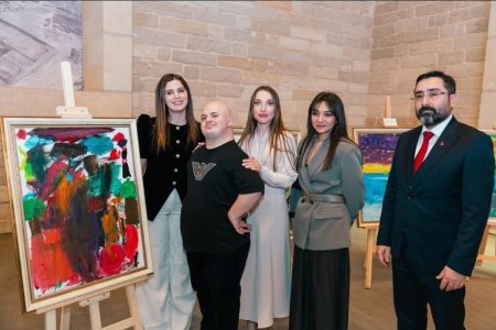 Daş Salnamə Muzeyində “Çərçivədən kənar” inklüziv incəsənət sərgisi açılıb