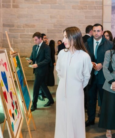 Daş Salnamə Muzeyində “Çərçivədən kənar” inklüziv incəsənət sərgisi açılıb