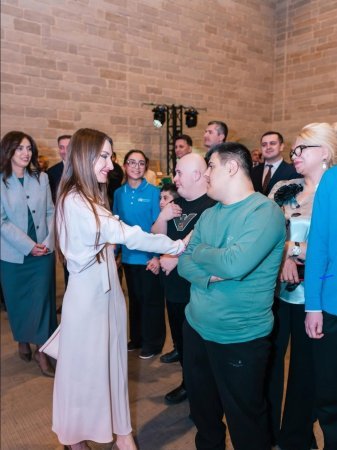 Daş Salnamə Muzeyində “Çərçivədən kənar” inklüziv incəsənət sərgisi açılıb