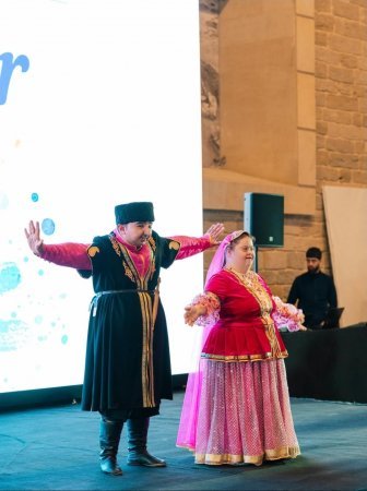 Daş Salnamə Muzeyində “Çərçivədən kənar” inklüziv incəsənət sərgisi açılıb