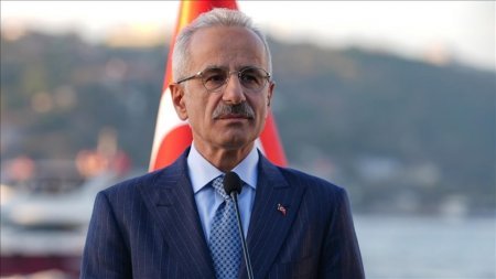Türkiyənin nəqliyyat və infrastruktur naziri Abdulkadir Uraloğlu Zəngəzur dəhlizi ilə bağlı görülən işlərdən danışıb. Türkiyənin nəqliyyat və infrastruktur naziri Abdulkadir Uraloğlu Zəngəzur dəhlizi ilə bağlı görülən işlərdən danışıb.