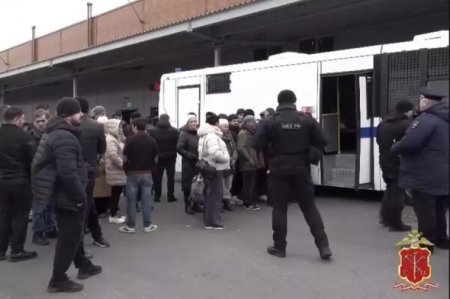 Sankt-Peterburqda reyddə qanunsuz miqrantlar və hərbi xidmətdən yayınan şəxslər aşkarlanıb Sankt-Peterburqda reyddə qanunsuz miqrantlar və hərbi xidmətdən yayınan şəxslər aşkarlanıb