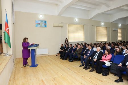 "Məni dinləyin!" adlı monotamaşa nümayiş olunub