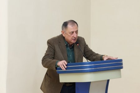 "Məni dinləyin!" adlı monotamaşa nümayiş olunub