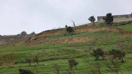 Badamdarda sürüşmə təhlükəsi: yol bağlandı, nazir əraziyə getdi Badamdarda sürüşmə təhlükəsi: yol bağlandı, nazir əraziyə getdi