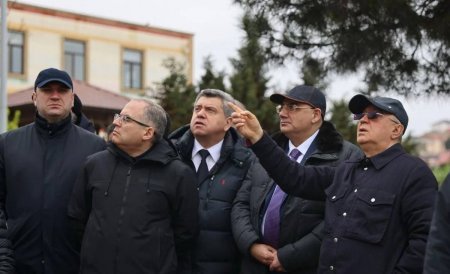 Badamdarda sürüşmə təhlükəsi: yol bağlandı, nazir əraziyə getdi Badamdarda sürüşmə təhlükəsi: yol bağlandı, nazir əraziyə getdi