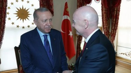 Ərdoğan FIFA prezidenti Canni İnfantinonu qəbul edib – Dünya Kuboku hədiyyə olunub Ərdoğan FIFA prezidenti Canni İnfantinonu qəbul edib – Dünya Kuboku hədiyyə olunub
