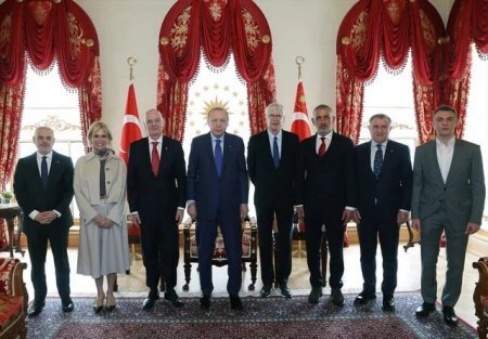 Ərdoğan FIFA prezidenti Canni İnfantinonu qəbul edib – Dünya Kuboku hədiyyə olunub Ərdoğan FIFA prezidenti Canni İnfantinonu qəbul edib – Dünya Kuboku hədiyyə olunub