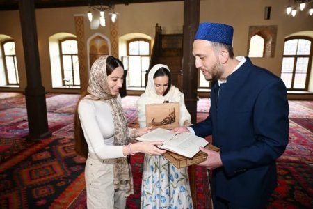 Leyla və Arzu Əliyeva Şəkidə Xan məscidini ziyarət ediblər Leyla və Arzu Əliyeva Şəkidə Xan məscidini ziyarət ediblər