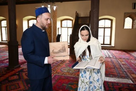 Leyla və Arzu Əliyeva Şəkidə Xan məscidini ziyarət ediblər Leyla və Arzu Əliyeva Şəkidə Xan məscidini ziyarət ediblər