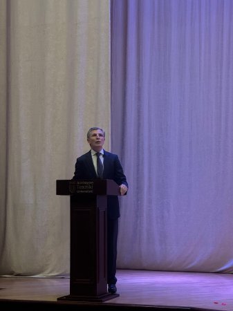 Cəmiyyətə Səs Salan "Məni dinləyin...": Fərqliliklərin Gücü Səhnədə