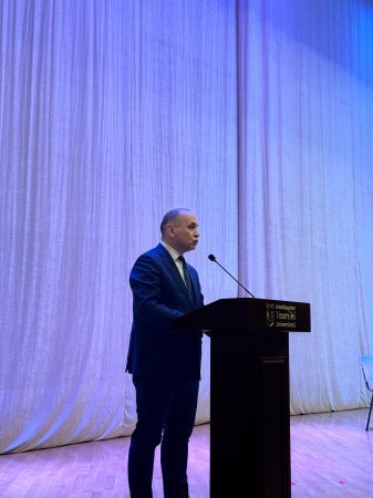 Cəmiyyətə Səs Salan "Məni dinləyin...": Fərqliliklərin Gücü Səhnədə