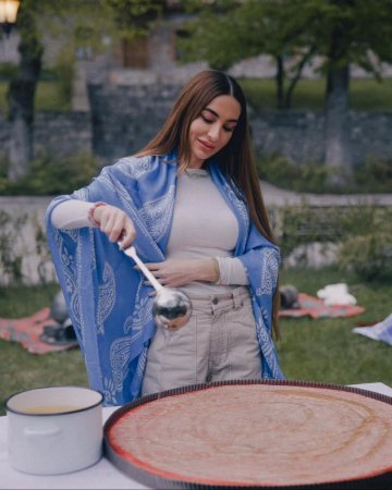 Arzu Əliyeva Şəkidən paylaşım edib