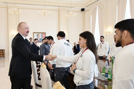 Prezident İlham Əliyev Avropa çempionatının qalib güləşçilərini qəbul edib
