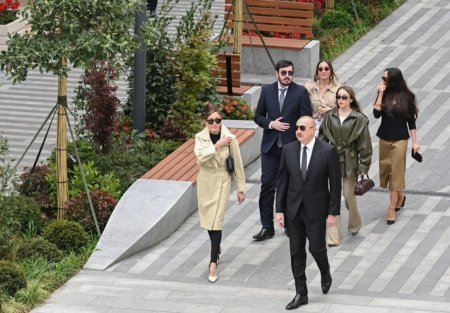 Prezident İlham Əliyev İslam Səfərli küçəsinin yenidənqurmadan sonra açılışında iştirak edib