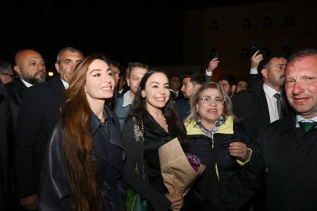 Leyla Əliyeva və Arzu Əliyeva Beynəlxalq Xalça Festivalını ziyarət etdilər
