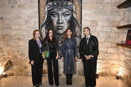 Leyla Əliyeva və Arzu Əliyeva Beynəlxalq Xalça Festivalını ziyarət etdilər