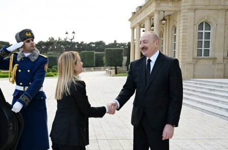 Prezident İlham Əliyev ilə Corcia Meloni arasında təkbətək görüş keçirilir.