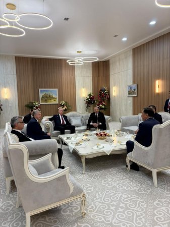 Türküstanda TDT liderləri çay süfrəsində qeyri-rəsmi görüş keçiriblər