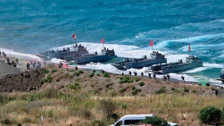 Ərdoğan Azərbaycan hərbçilərinin iştirak etdiyi təlimləri izləyib Ərdoğan Azərbaycan hərbçilərinin iştirak etdiyi təlimləri izləyib