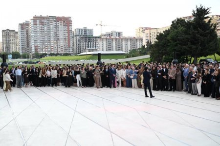 Ronald Kompanokaın sərgisi Heydər Əliyev Mərkəzində açılıb