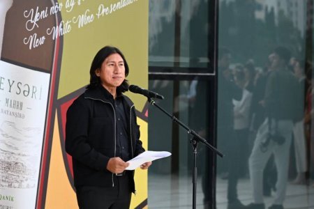Ronald Kompanokaın sərgisi Heydər Əliyev Mərkəzində açılıb